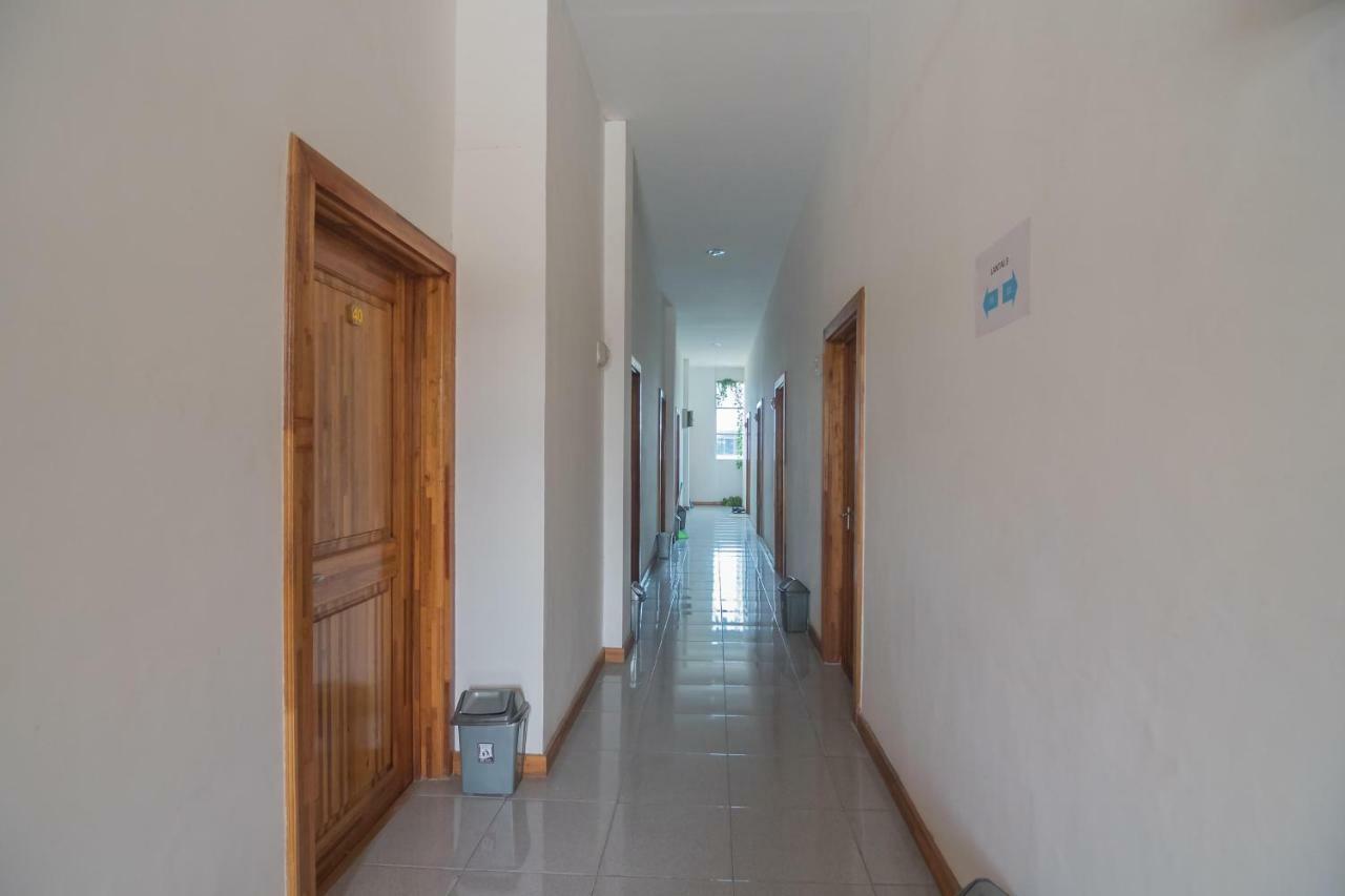 Reddoorz Near Gajah Mada Pontianak Hotel Exterior photo