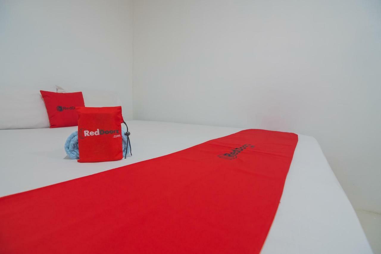 Reddoorz Near Gajah Mada Pontianak Hotel Exterior photo