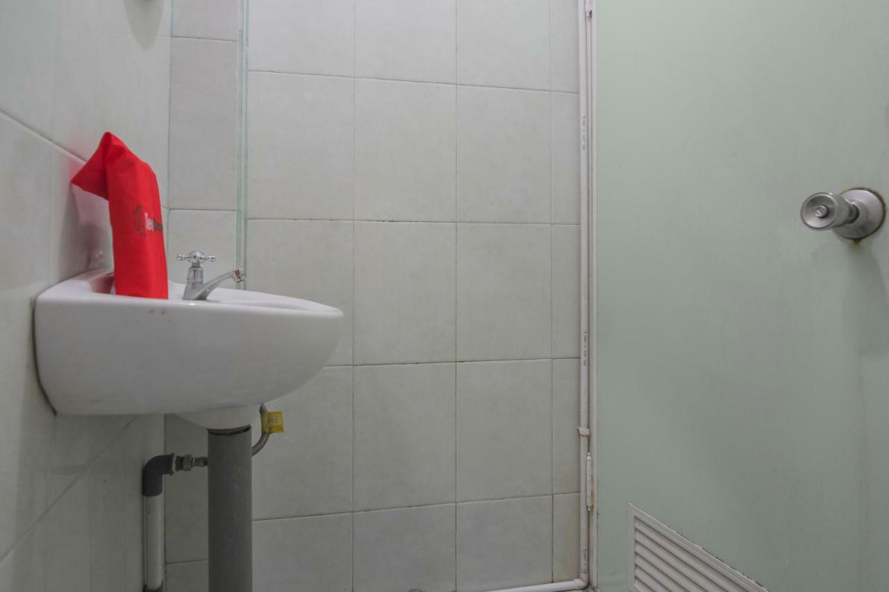 Reddoorz Near Gajah Mada Pontianak Hotel Exterior photo