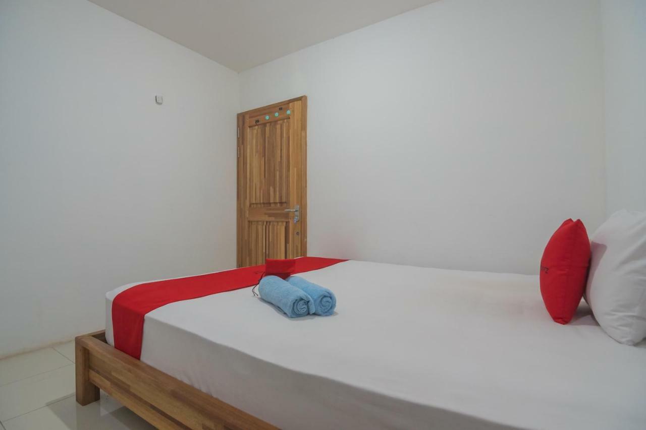 Reddoorz Near Gajah Mada Pontianak Hotel Exterior photo