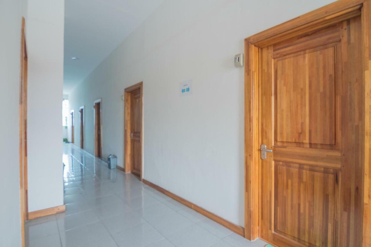 Reddoorz Near Gajah Mada Pontianak Hotel Exterior photo