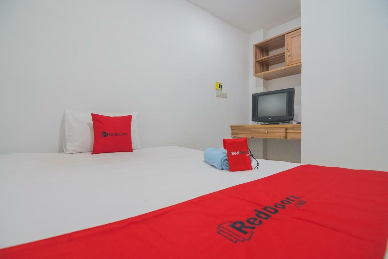 Reddoorz Near Gajah Mada Pontianak Hotel Exterior photo