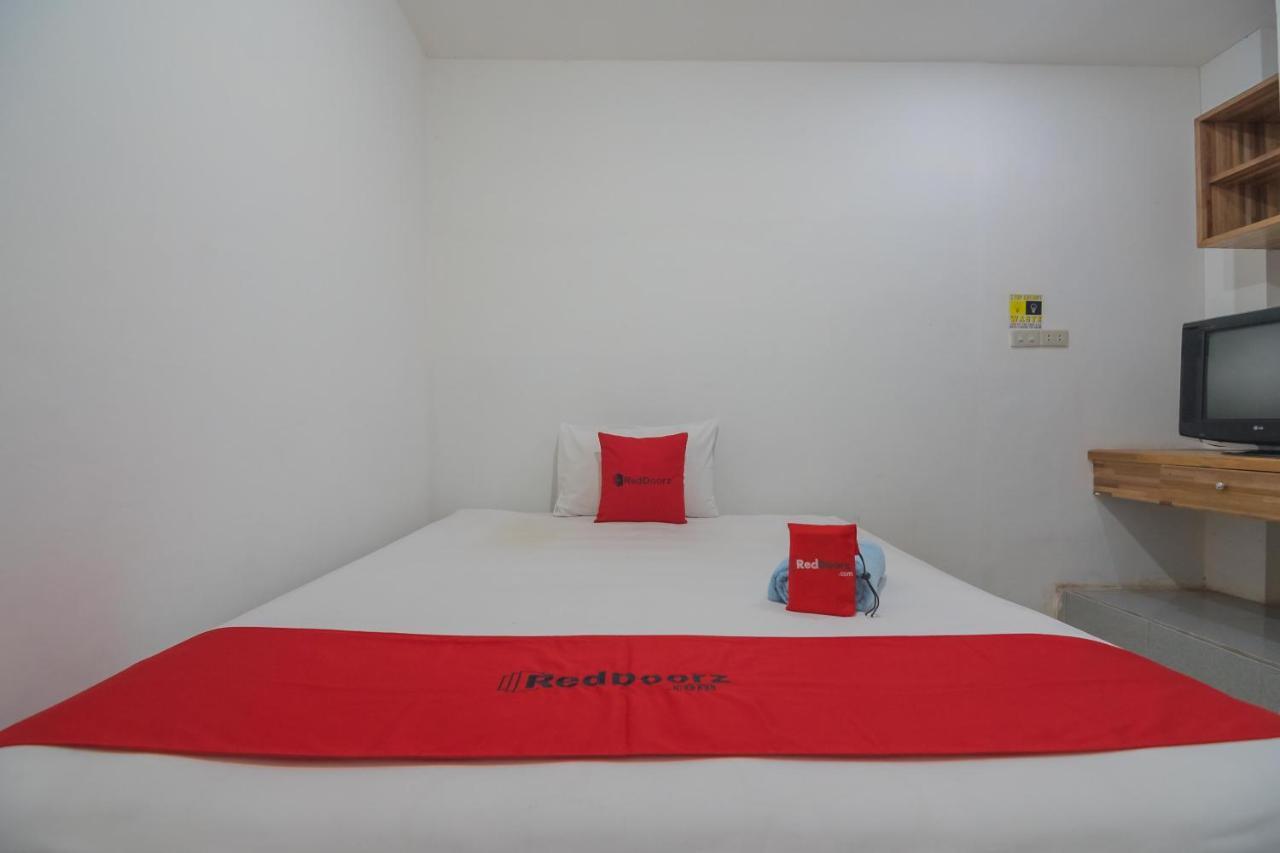 Reddoorz Near Gajah Mada Pontianak Hotel Exterior photo