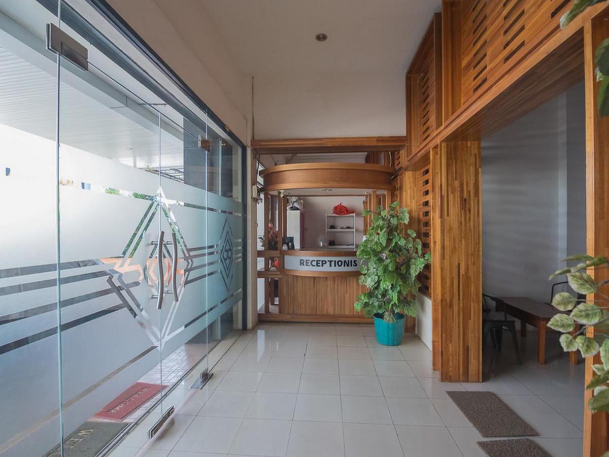 Reddoorz Near Gajah Mada Pontianak Hotel Exterior photo